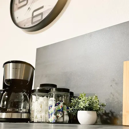 Modern Living In - Frieden *