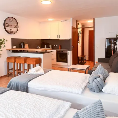 Modern Living In - Frieden *
