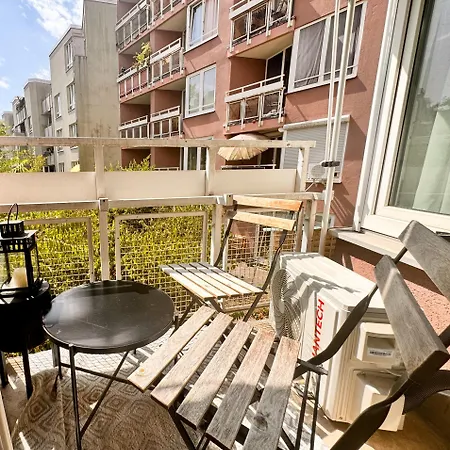 Modern Living In - Frieden